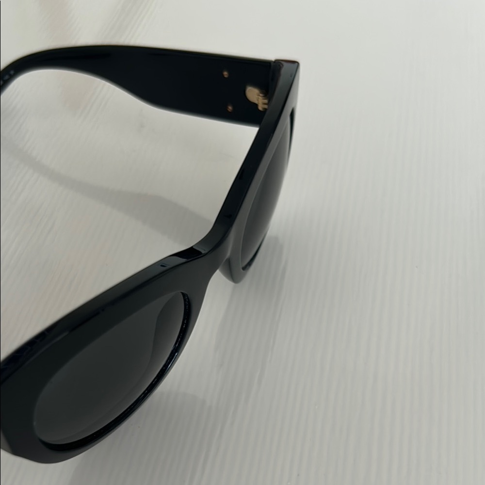Authentic Versace Black medallion sunglasses - Picture 7 of 14